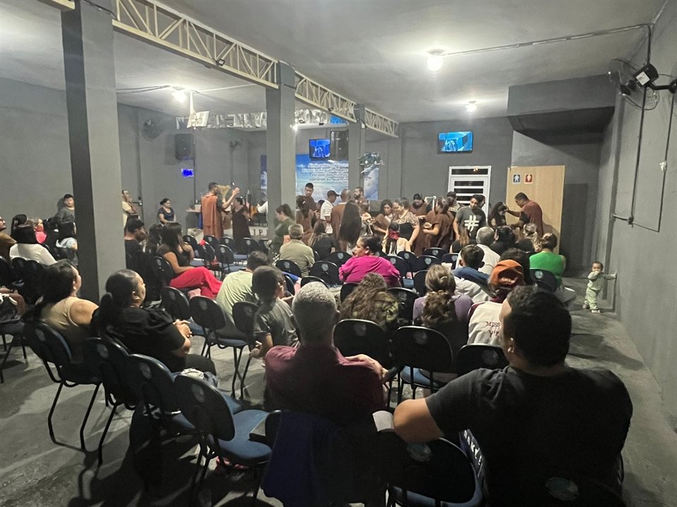 Momento de culto na igreja