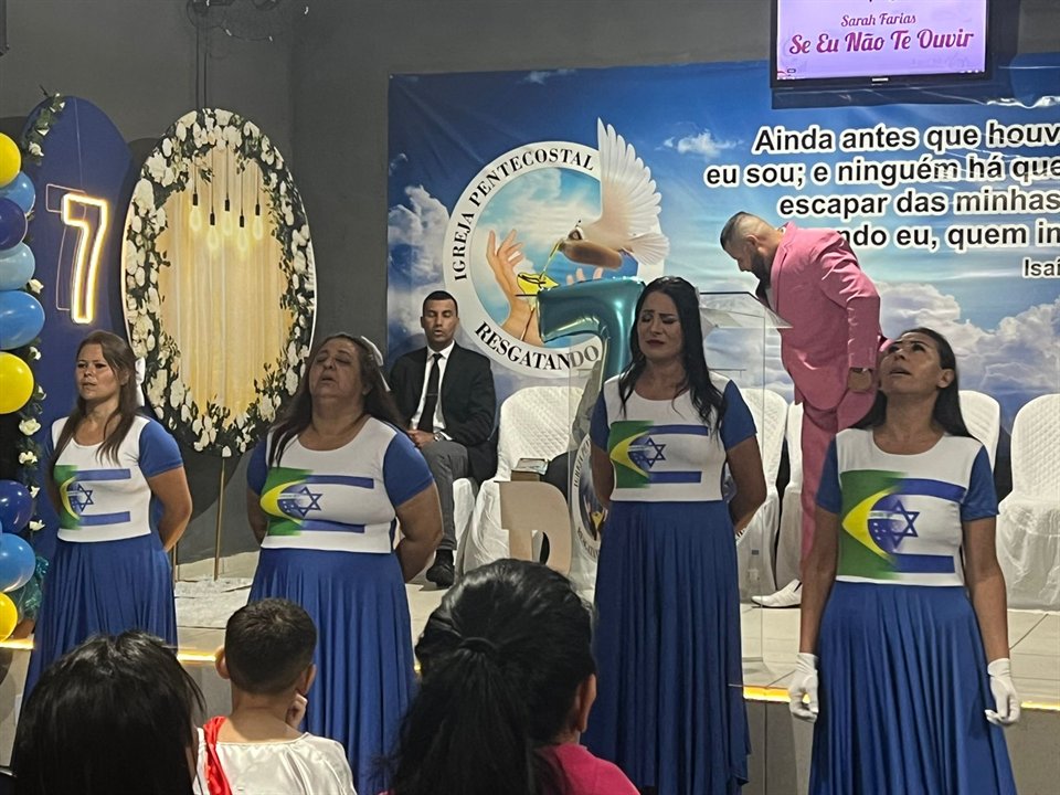 Ministério de dança durante culto